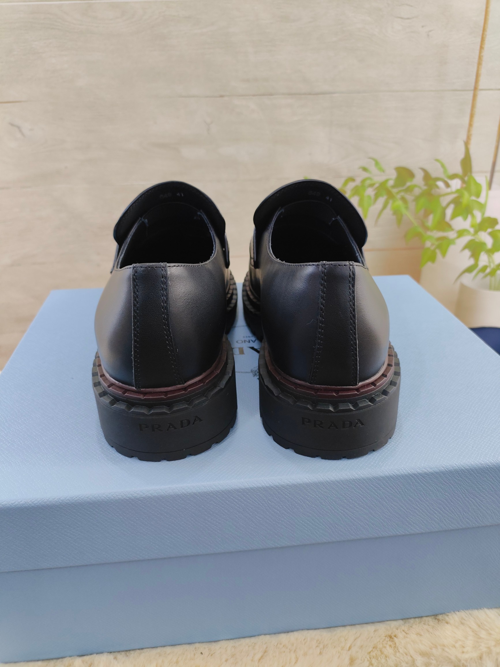 Prada women's leather shoes-39