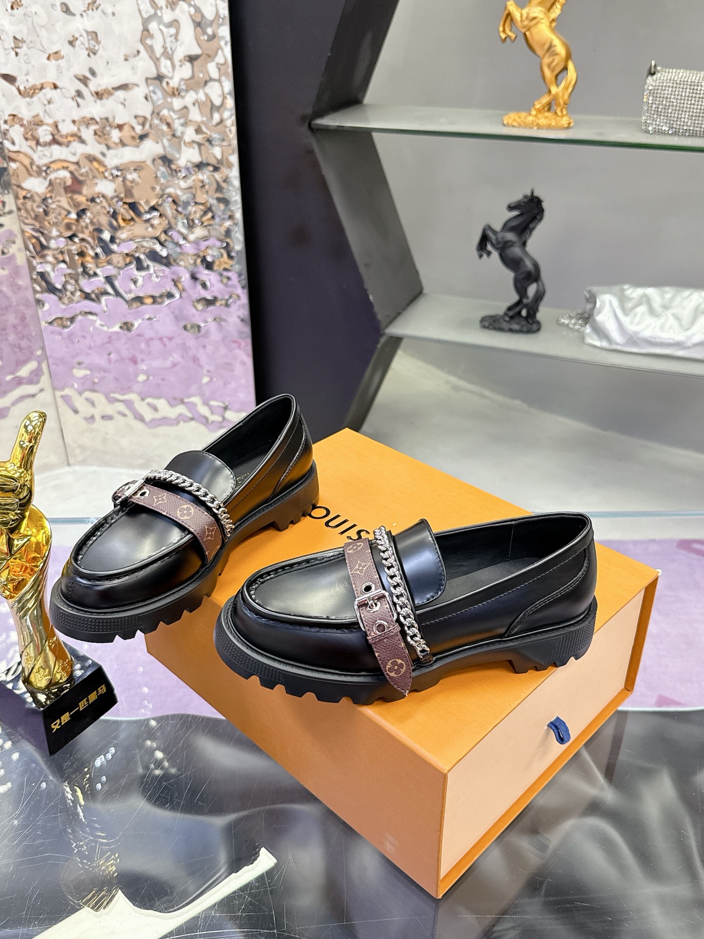 LV women's leather shoes-41