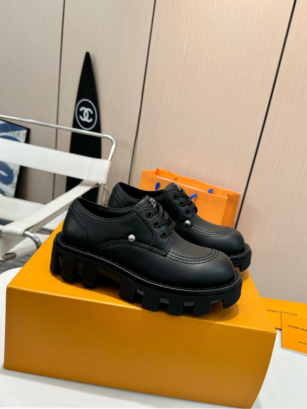 LV women's leather shoes-16