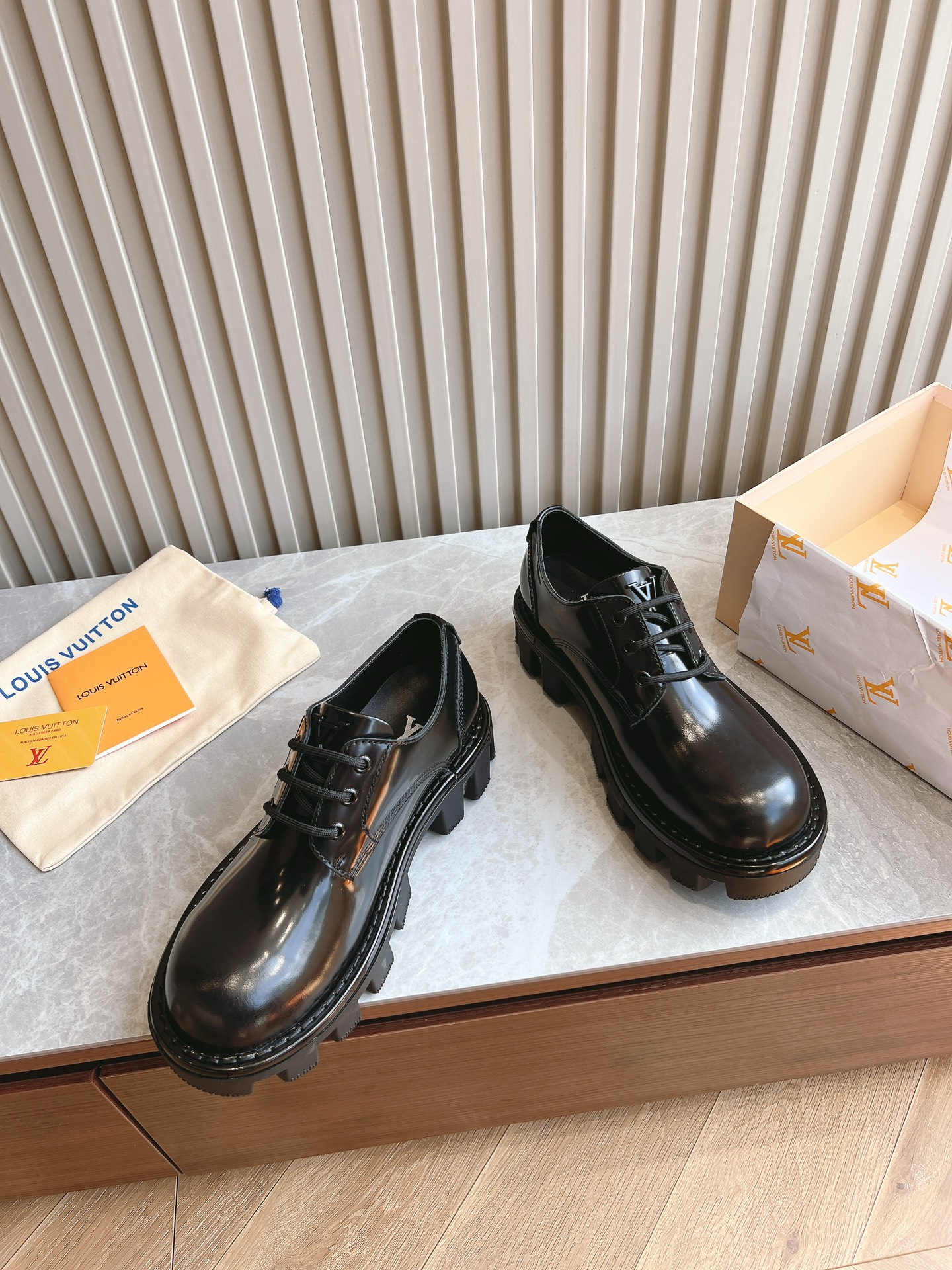 LV women's leather shoes-14