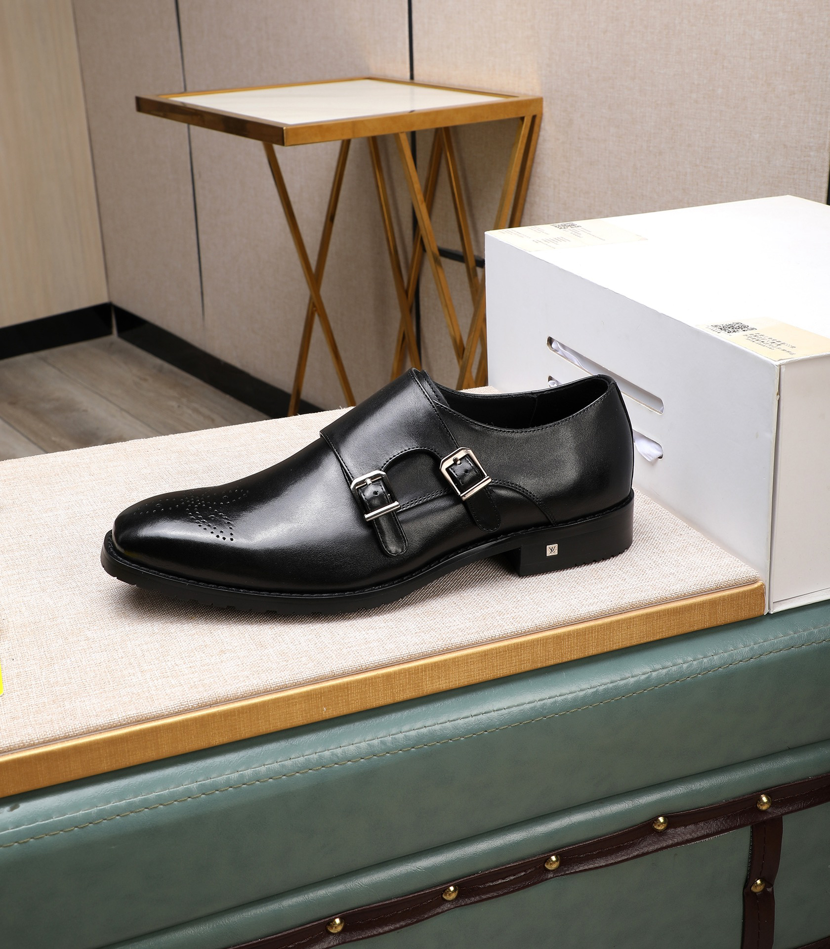 LV men's leather shoes-8