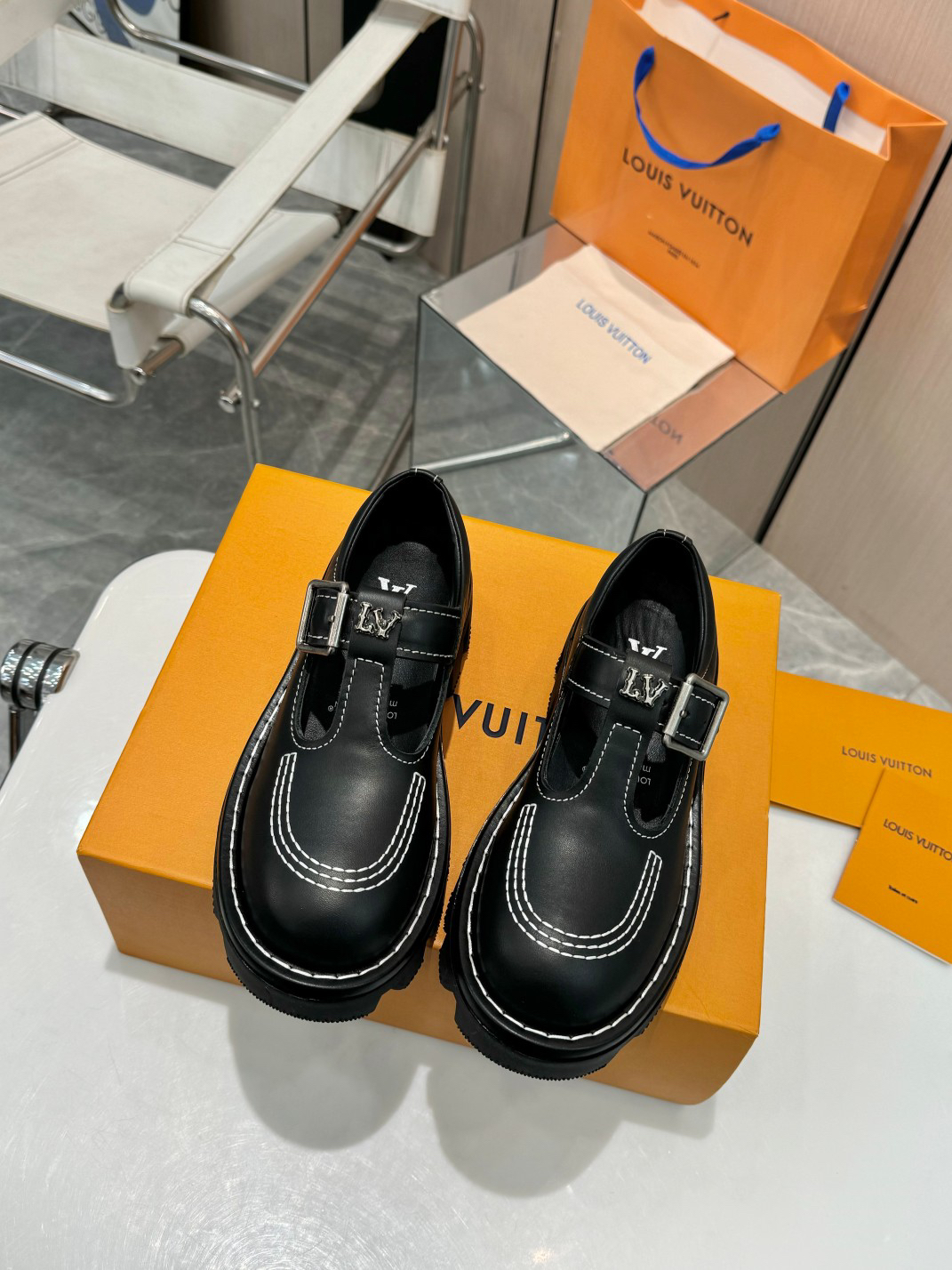 LV women's leather shoes-15