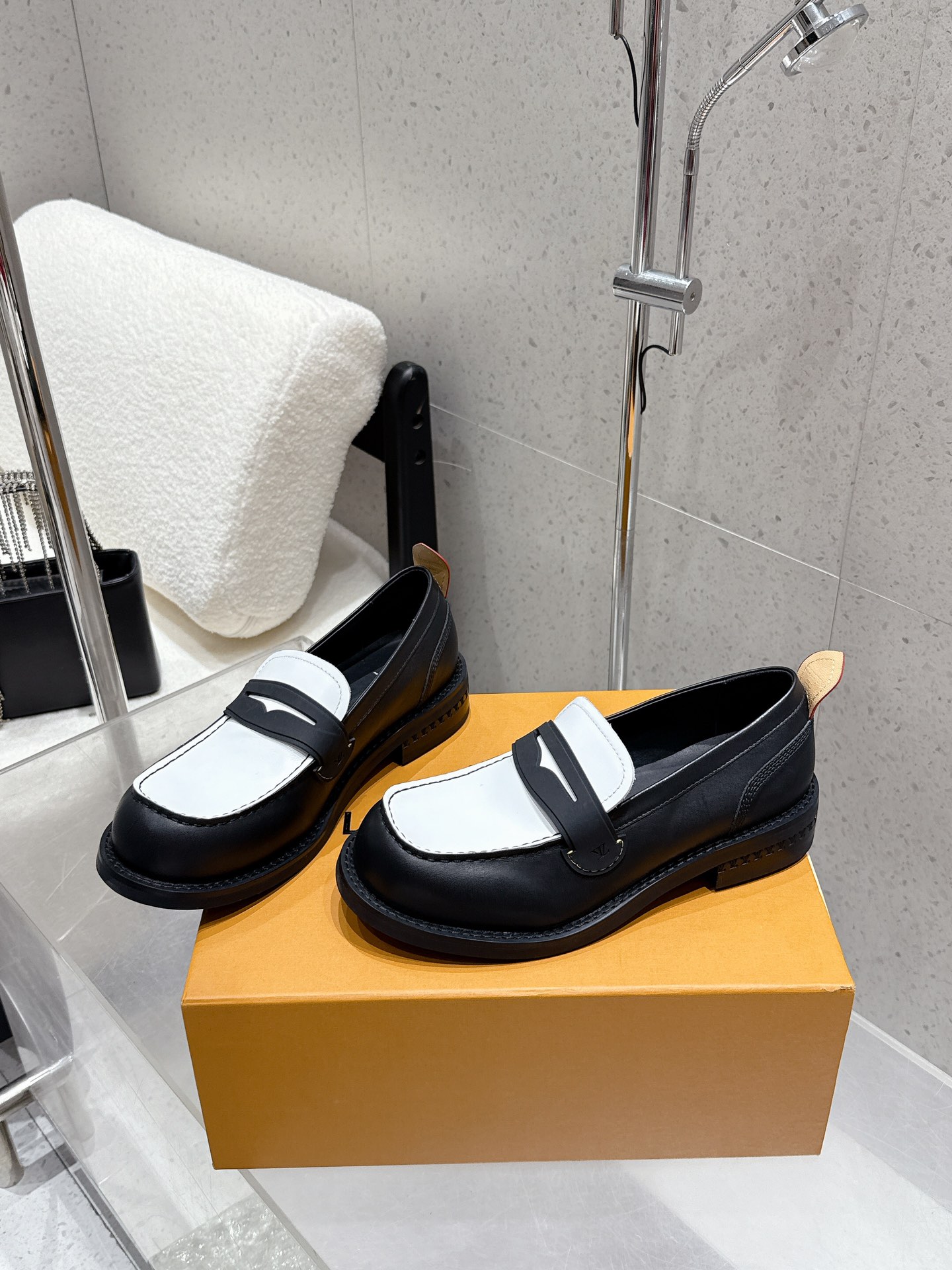 LV women's leather shoes-46