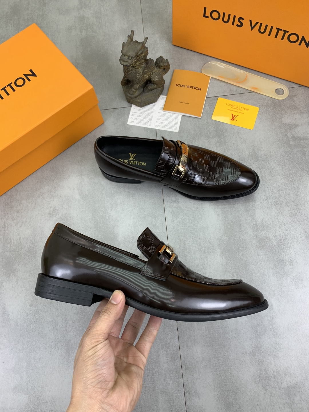 LV men's leather shoes-19