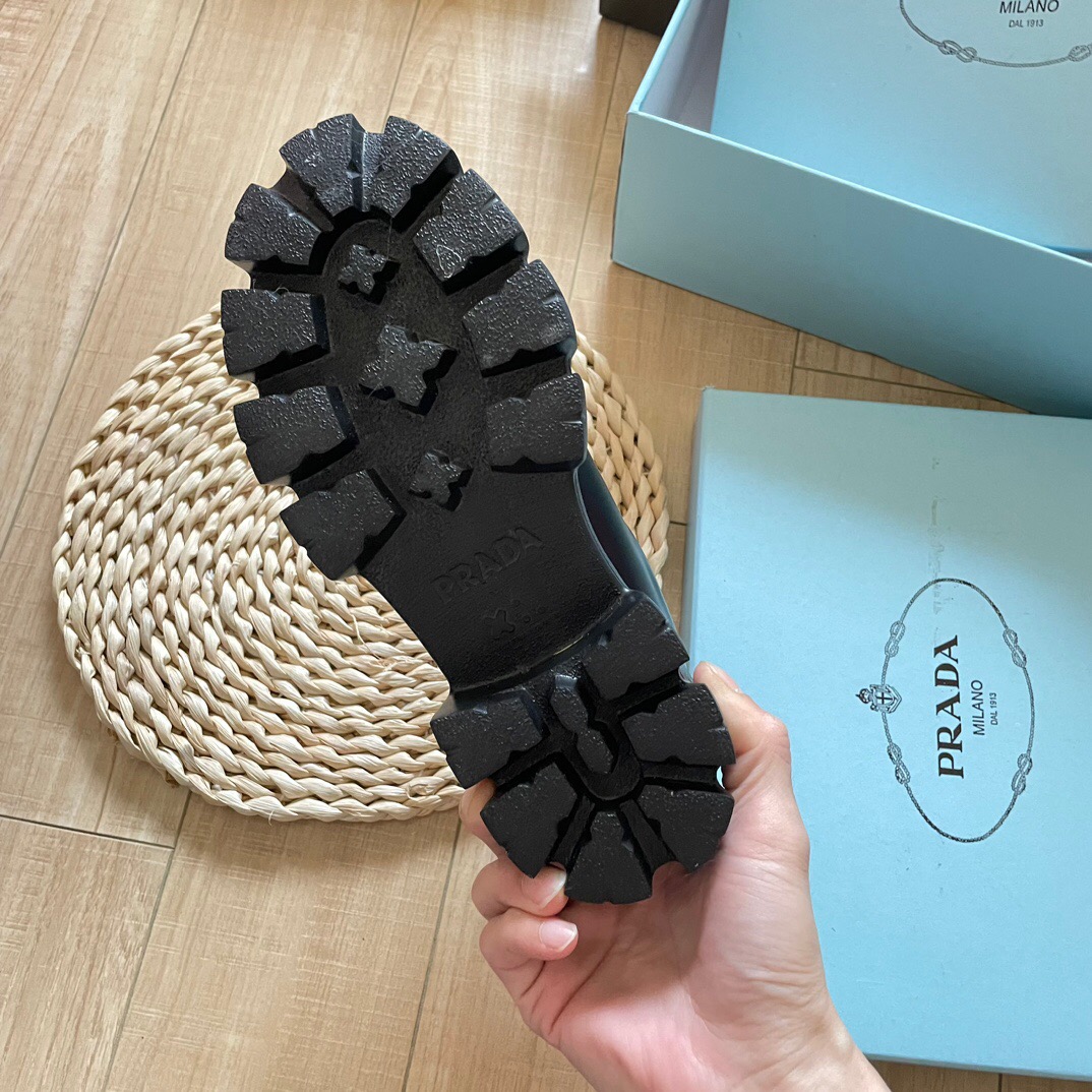 Prada women's leather shoes-40