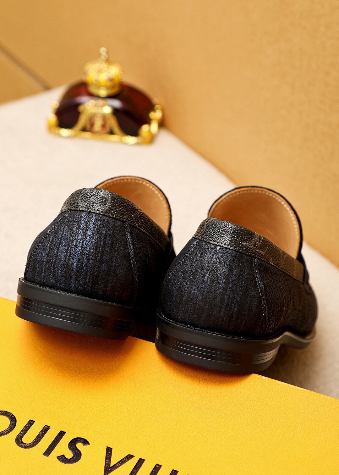 LV men's leather shoes-62