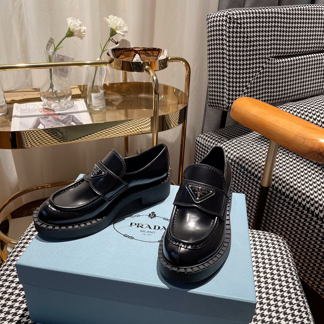 Prada women's leather shoes-33