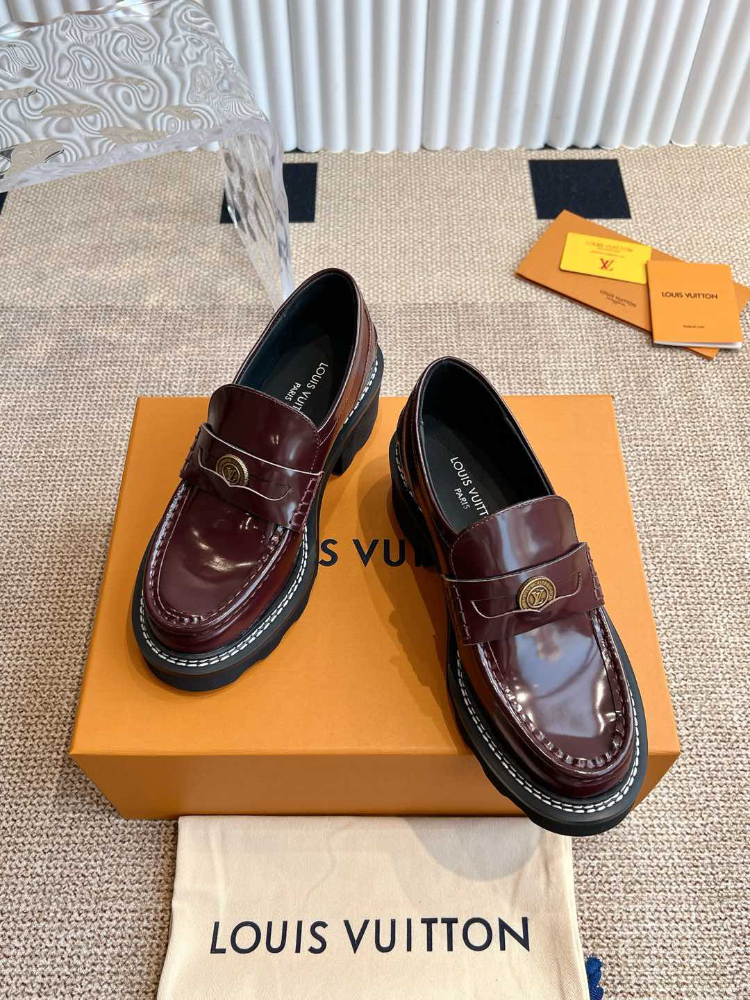 LV women's leather shoes-22