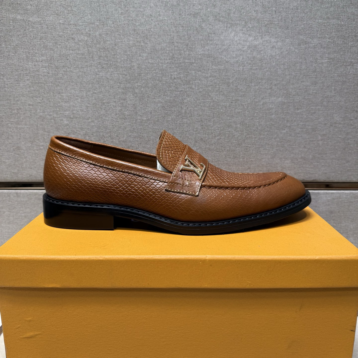 LV men's leather shoes-57