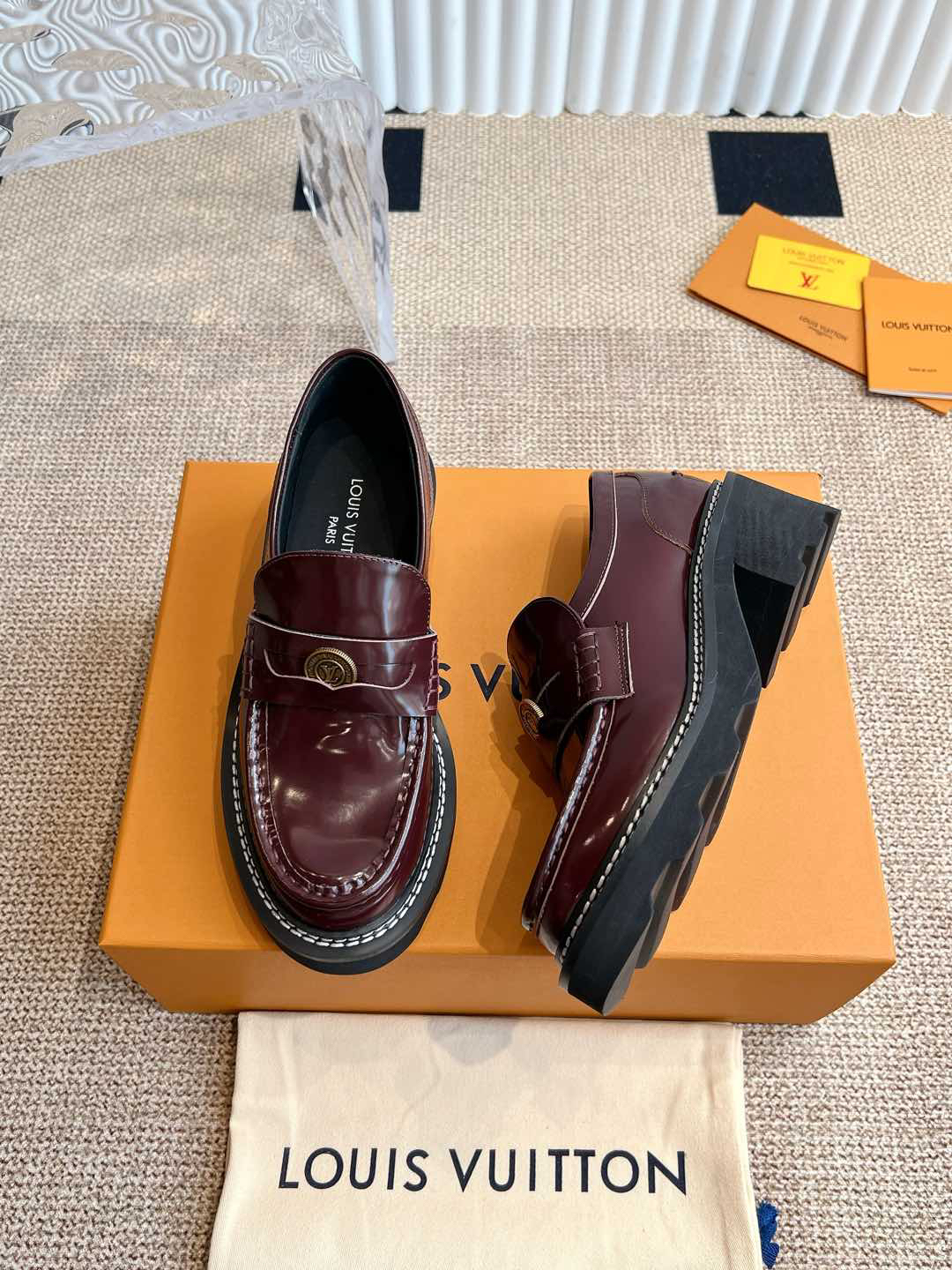 LV women's leather shoes-22