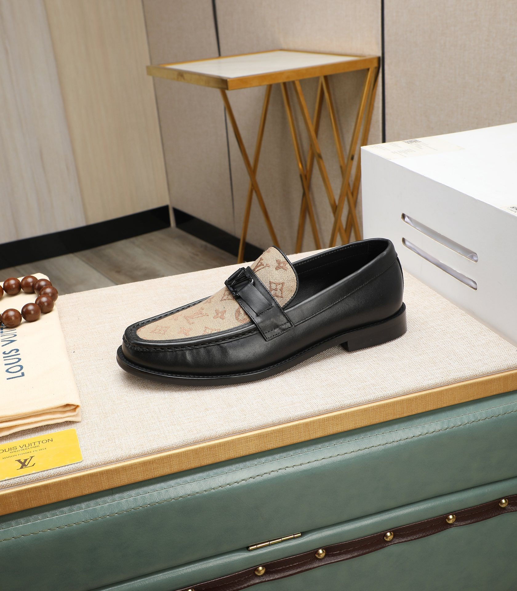 LV men's leather shoes-24