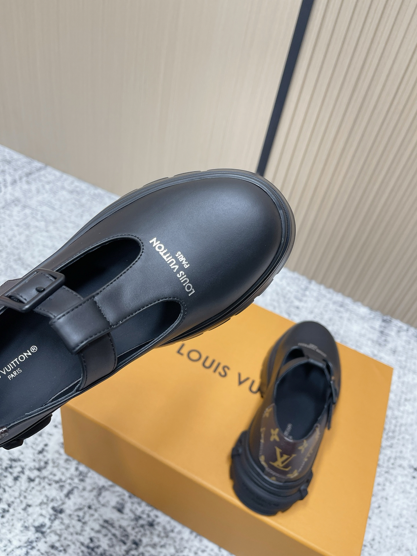 LV women's leather shoes-2