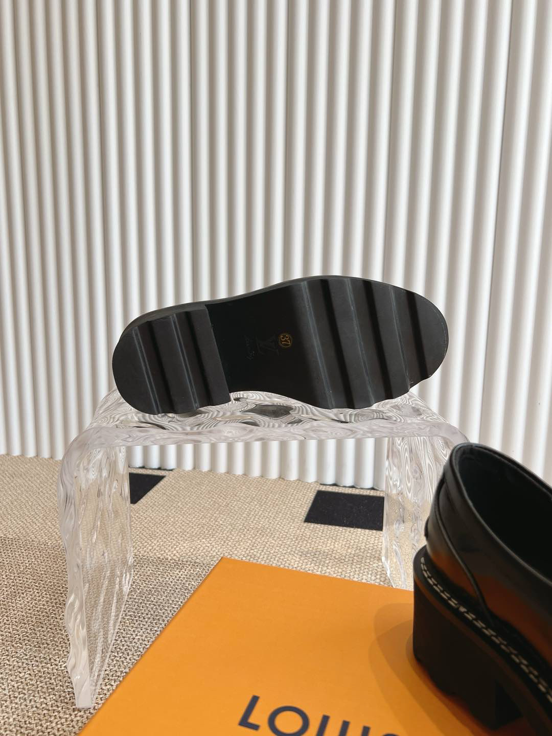 LV women's leather shoes-4