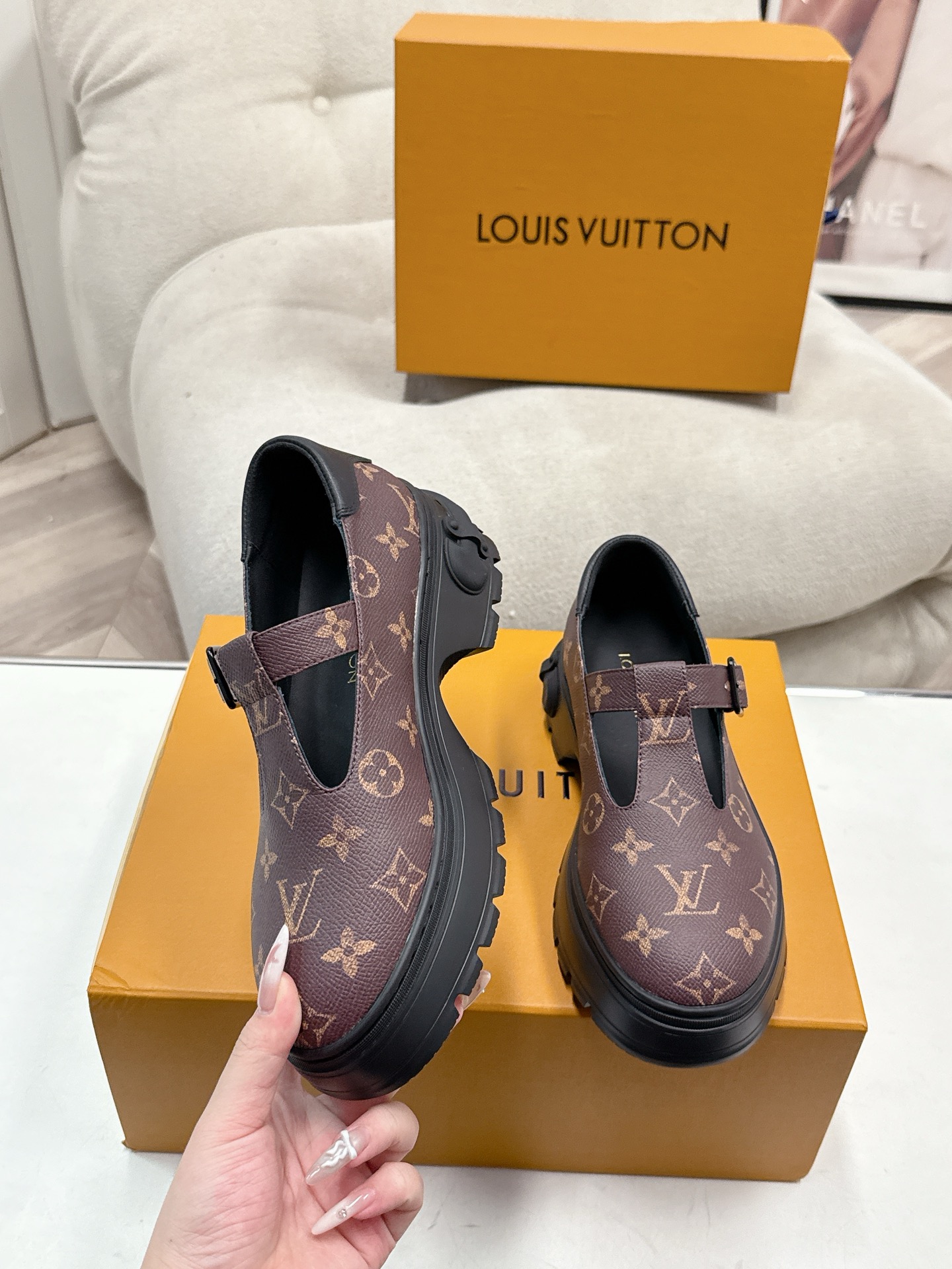 LV women's leather shoes-42