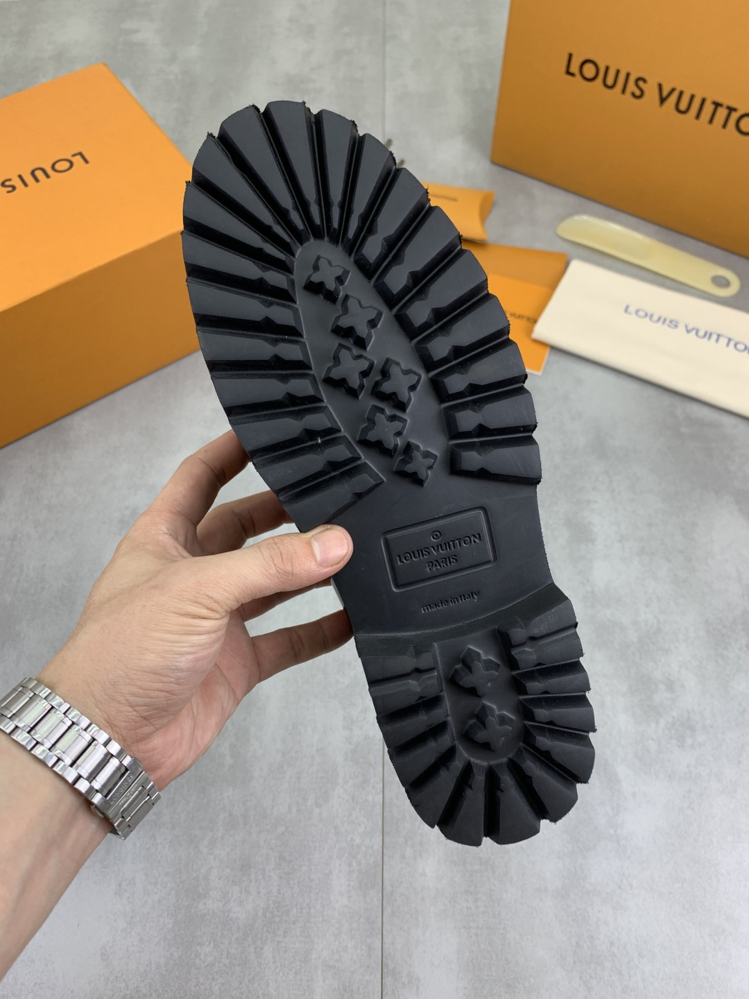 LV men's leather shoes-18