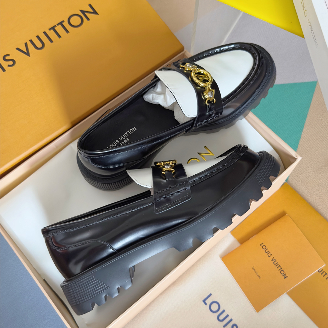 LV women's leather shoes-18