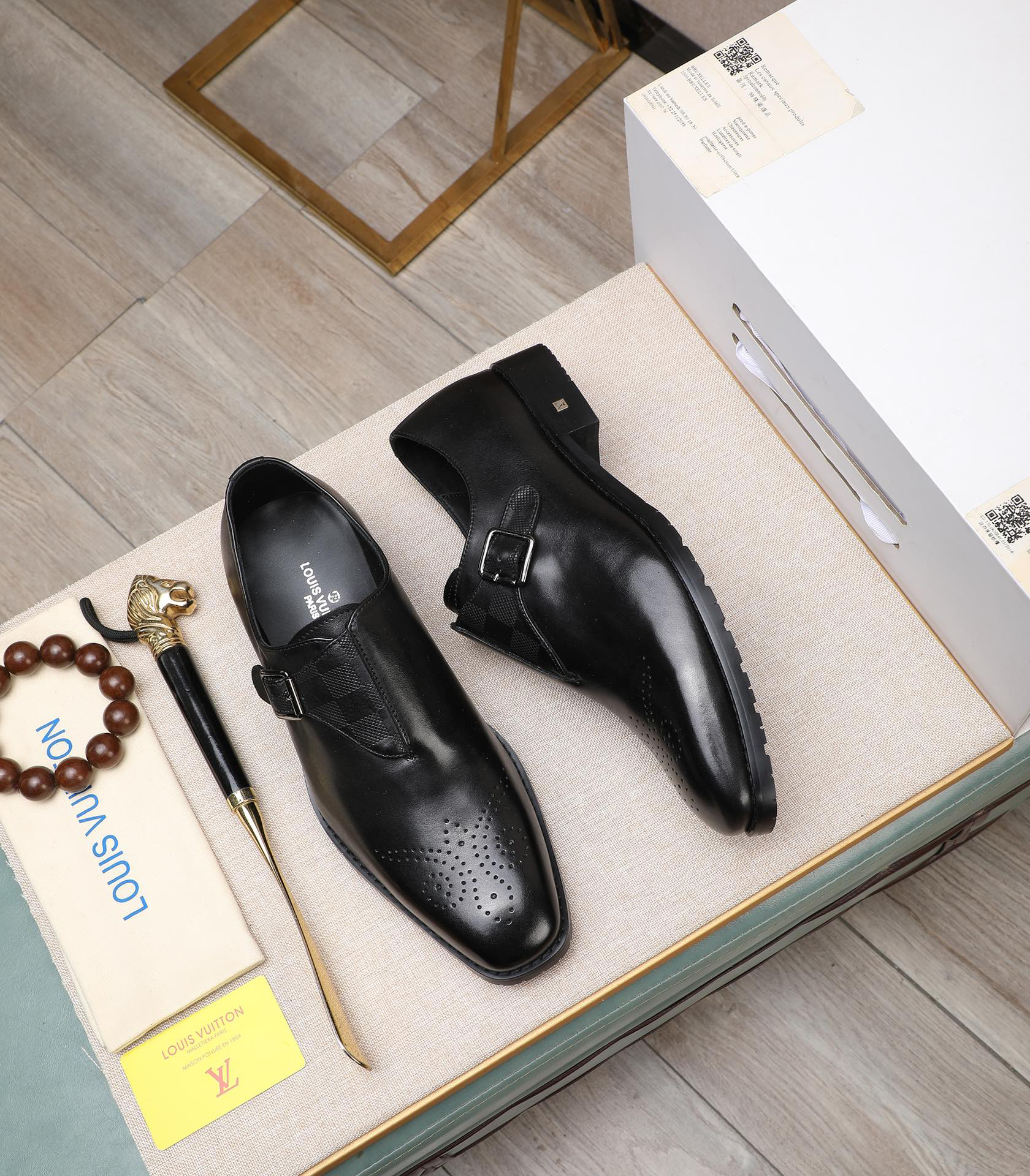 LV men's leather shoes-29