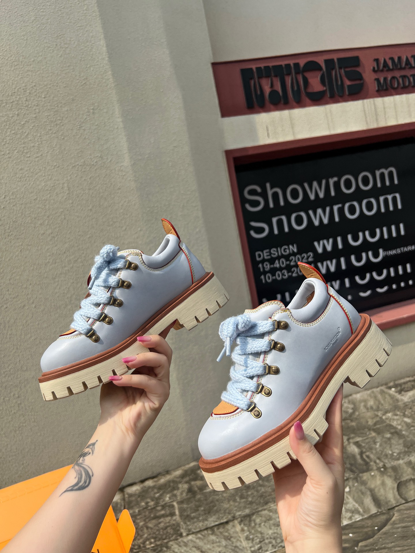 LV women's leather shoes-23