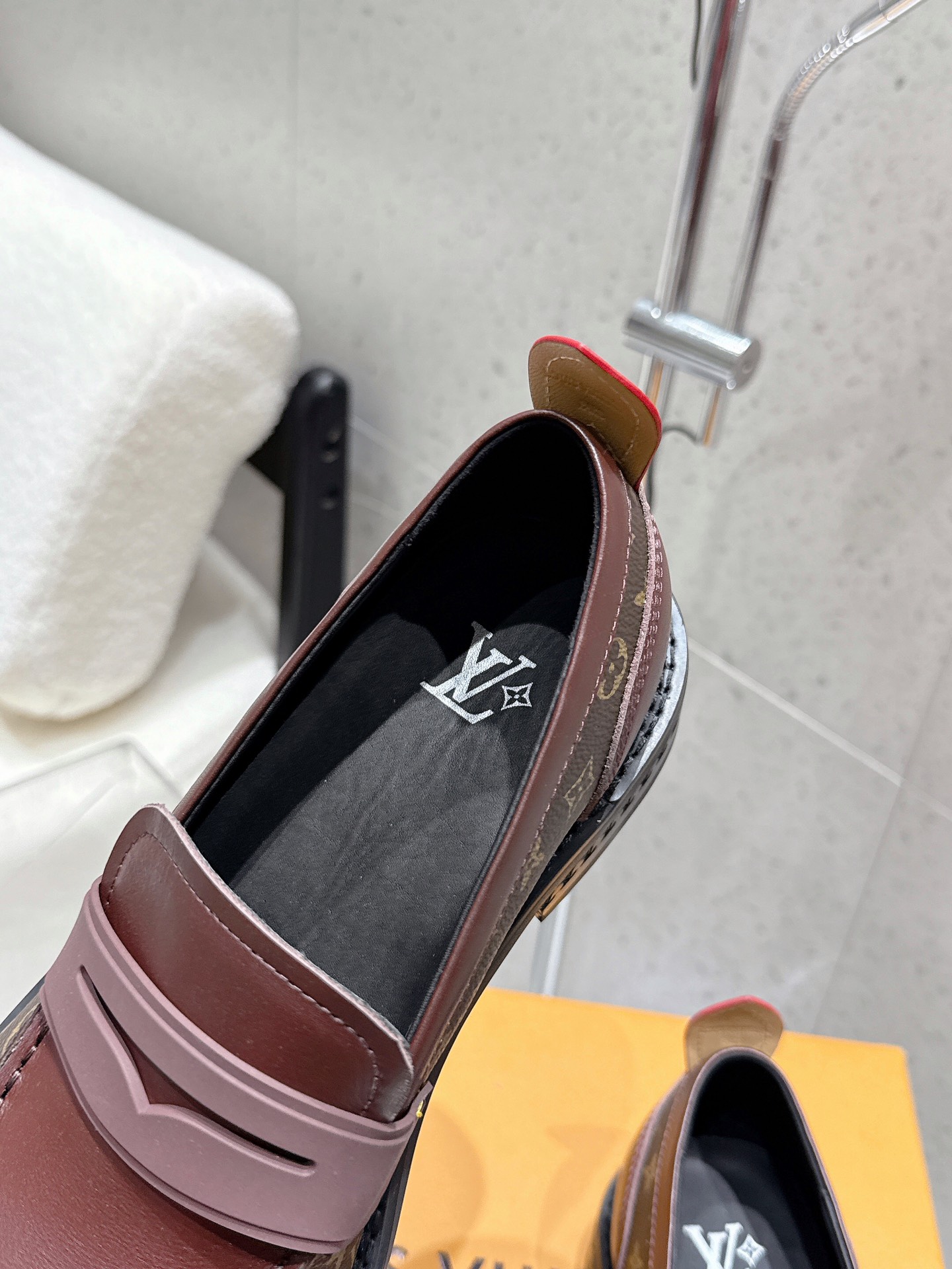 LV women's leather shoes-43