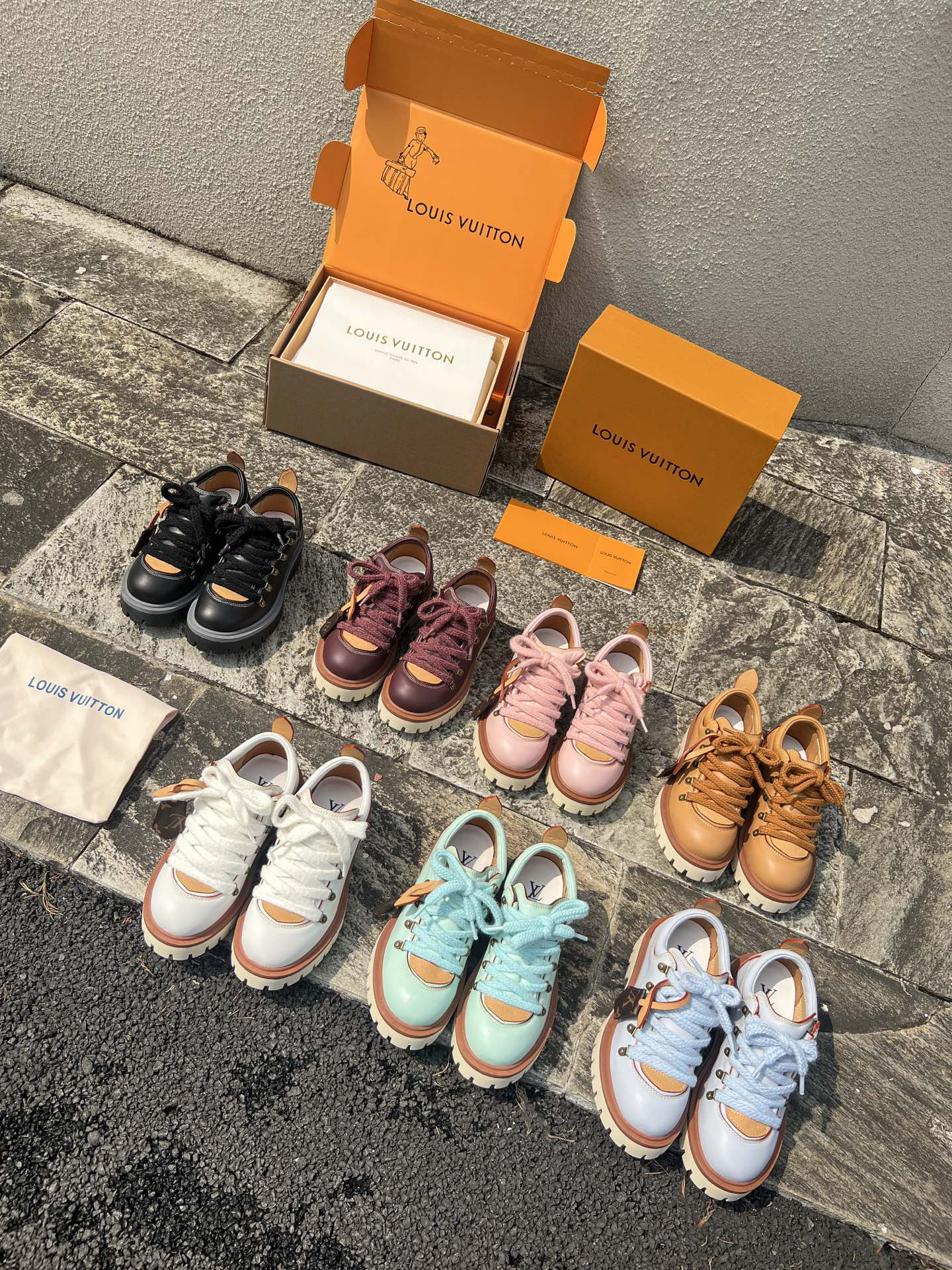 LV women's leather shoes-23