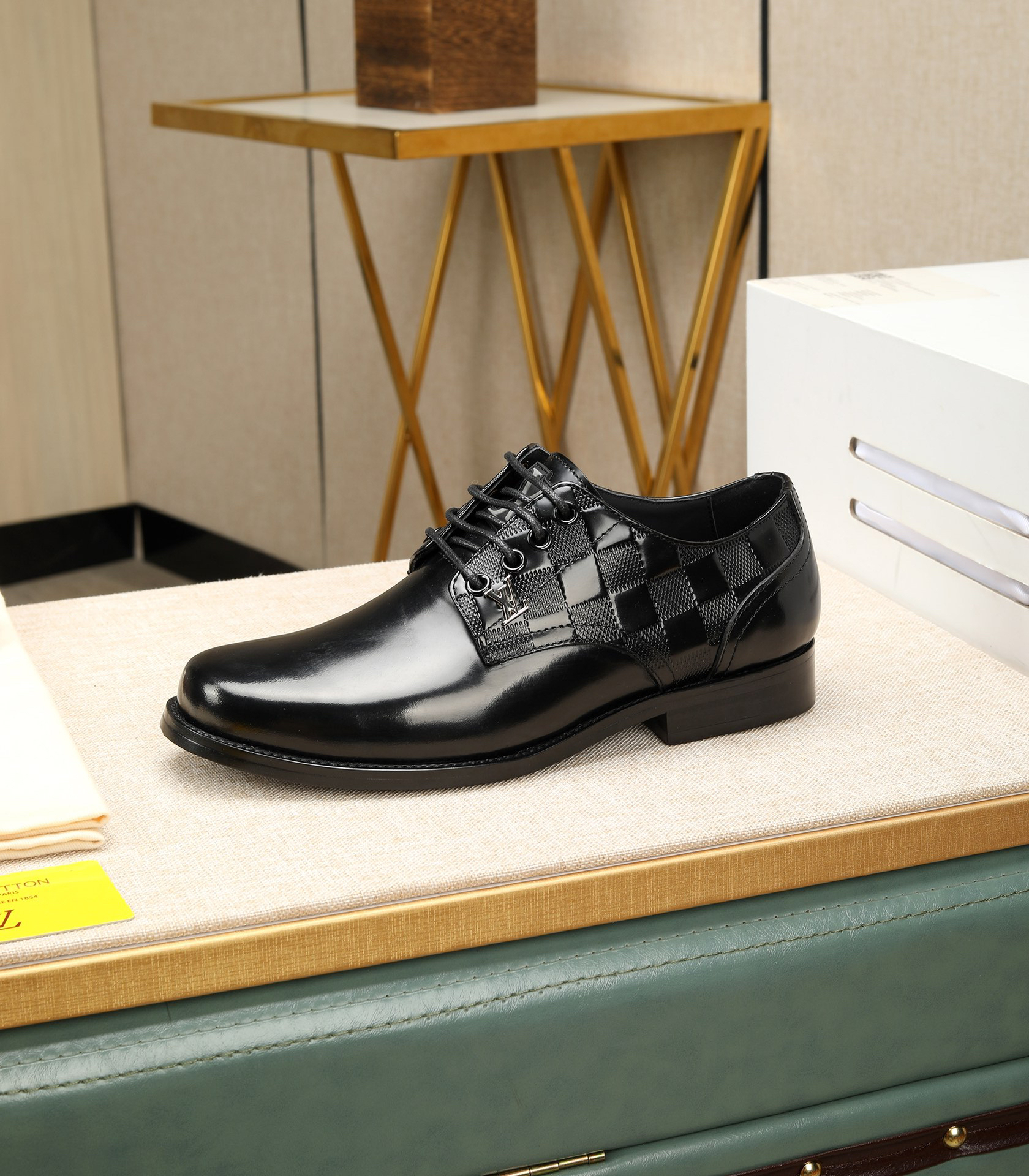 LV men's leather shoes-26