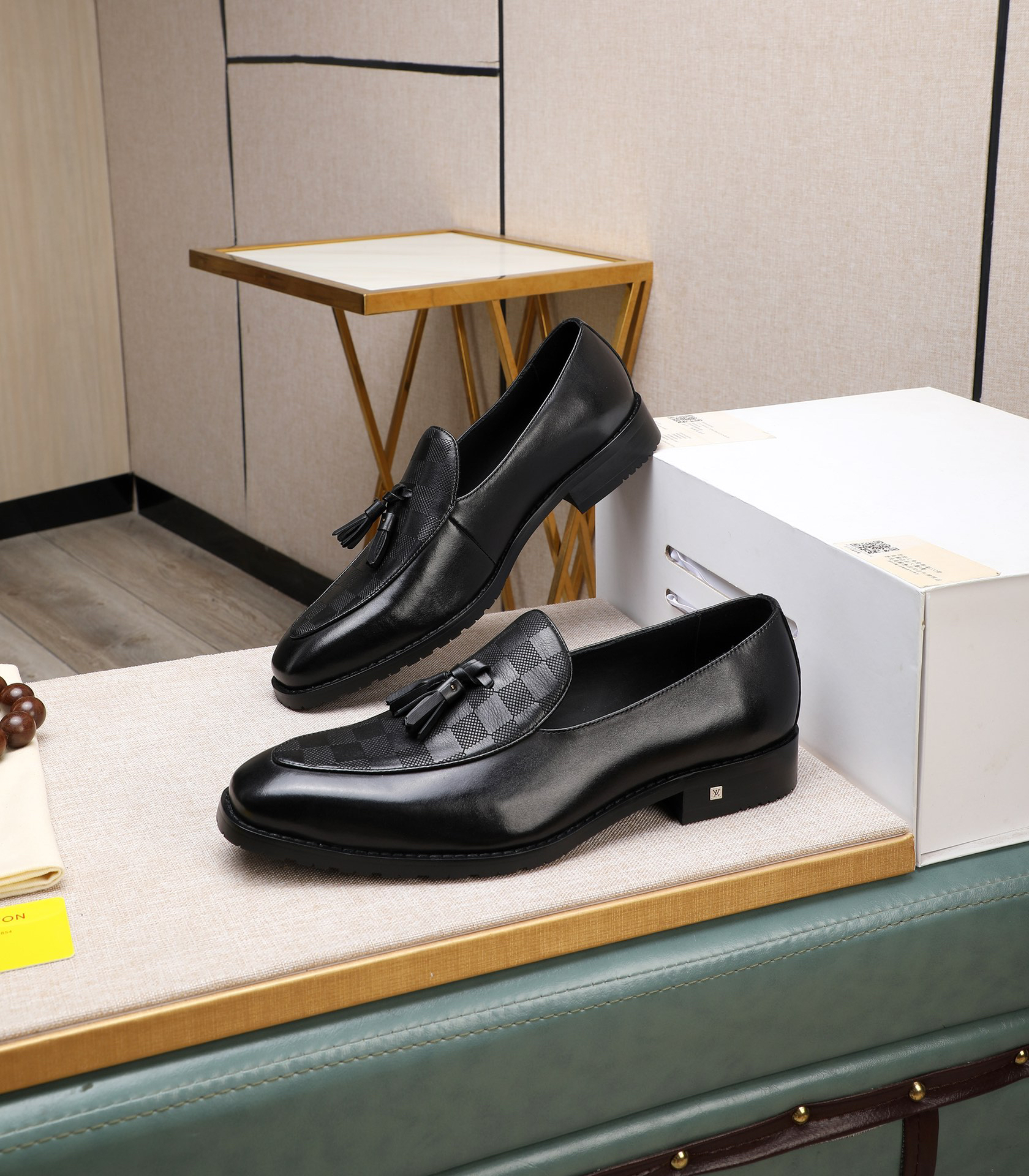 LV men's leather shoes-30