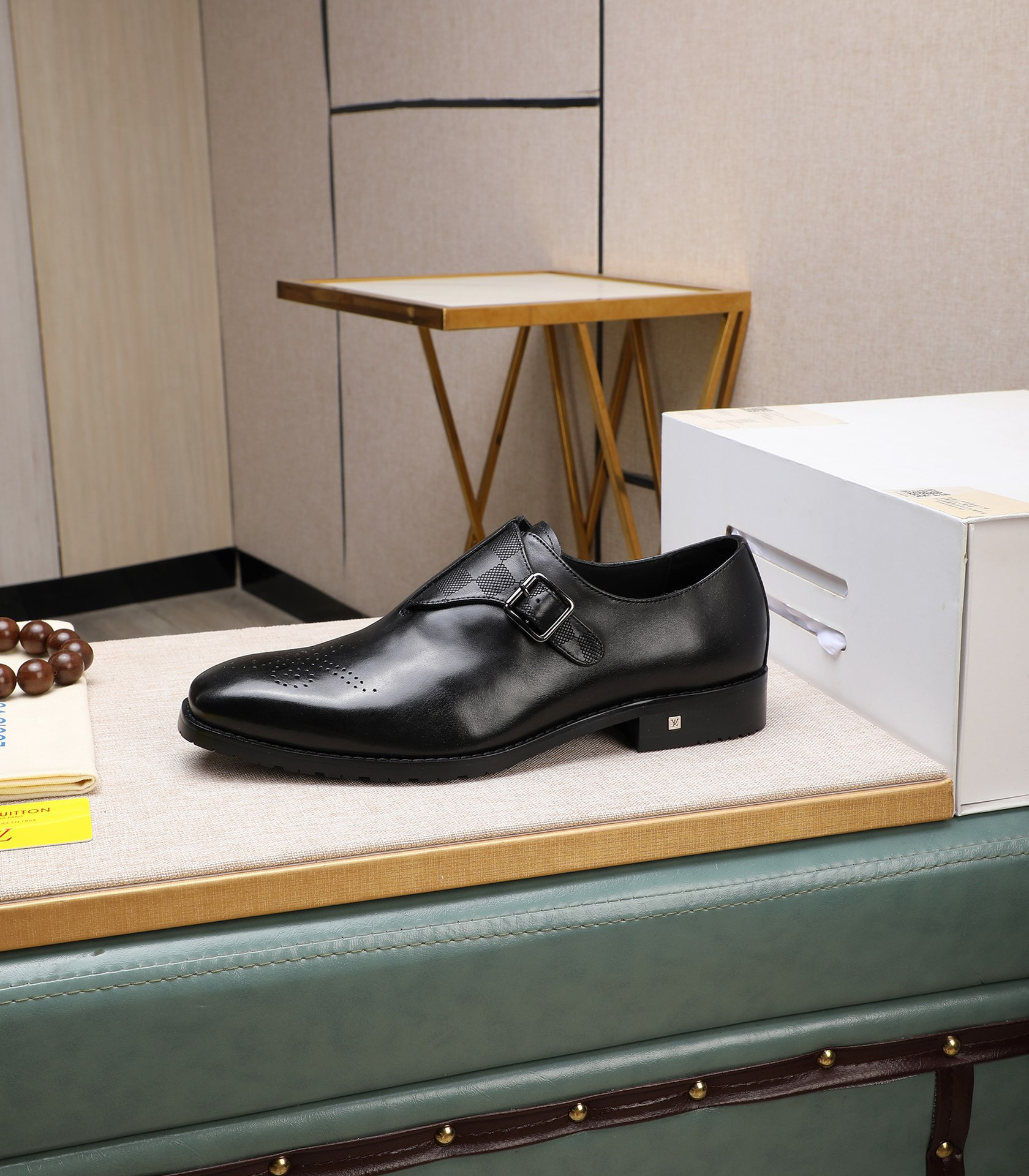 LV men's leather shoes-29