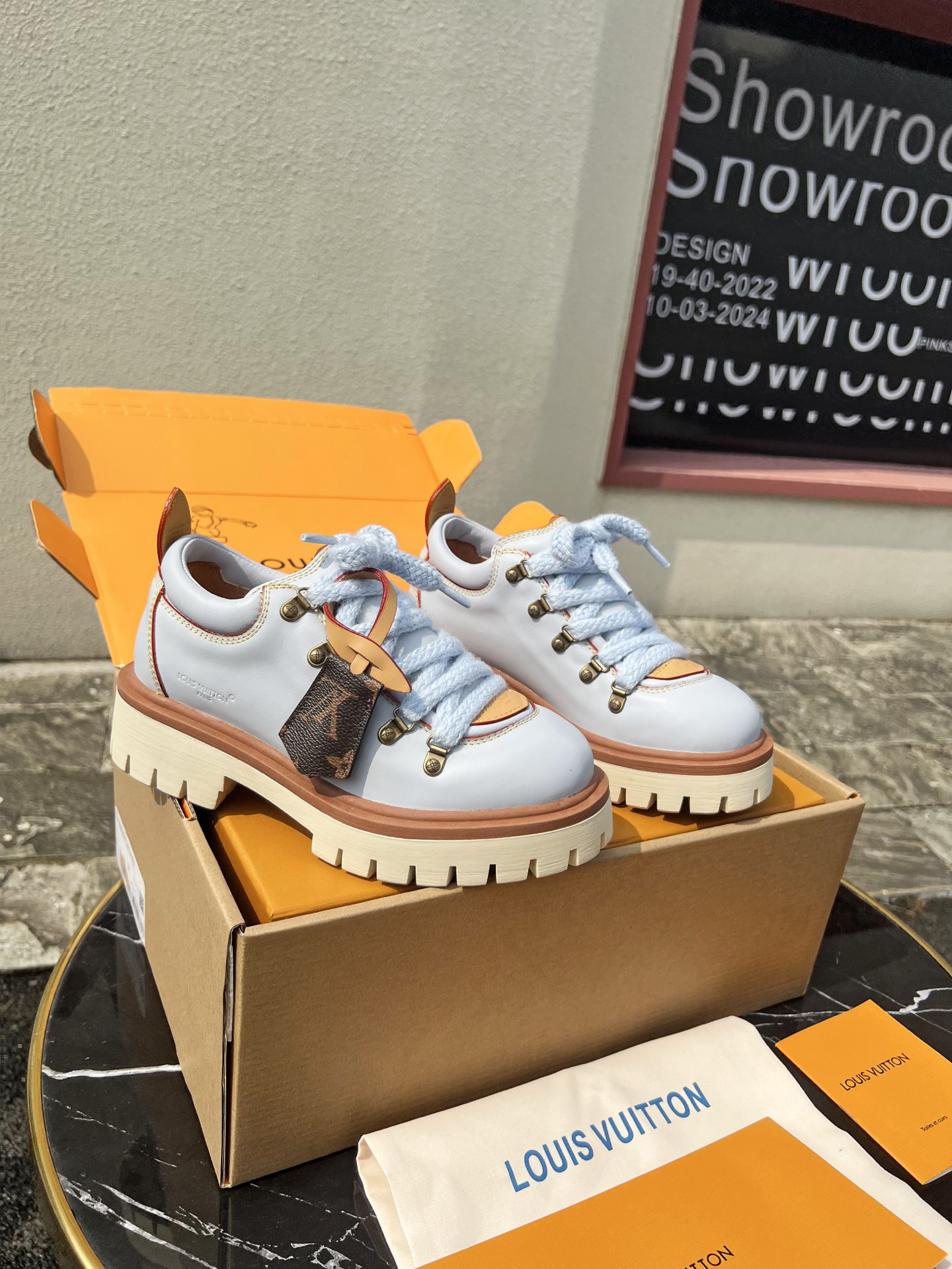 LV women's leather shoes-23