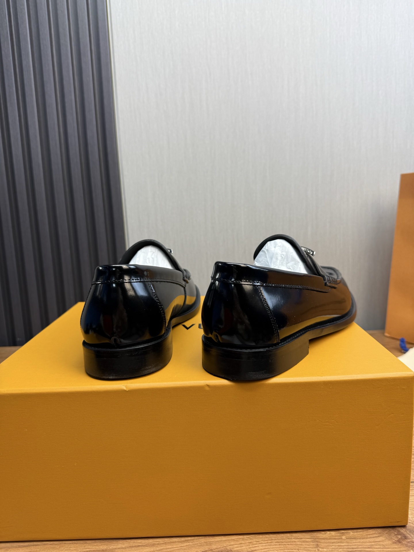 LV men's leather shoes-60