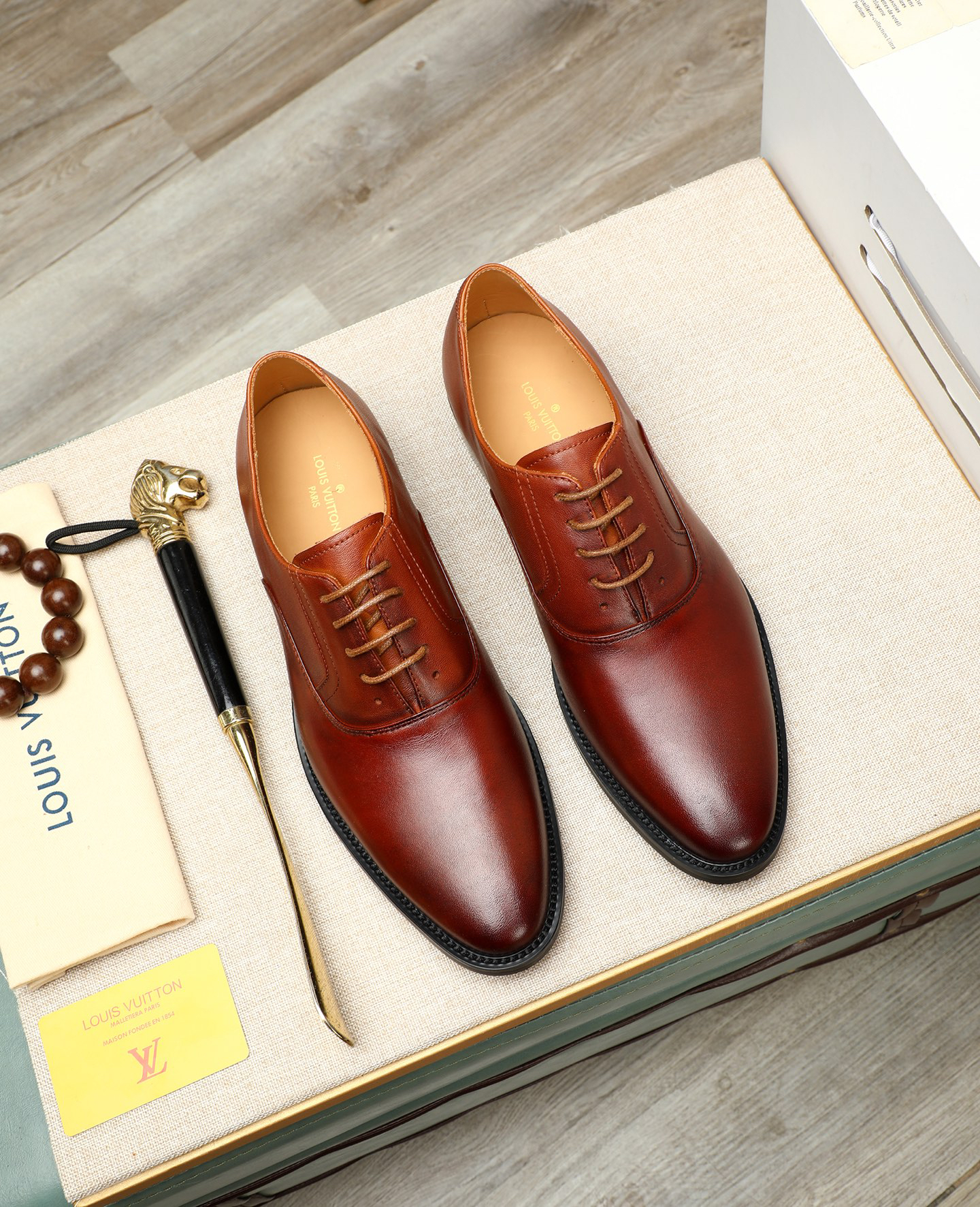 LV men's leather shoes-22