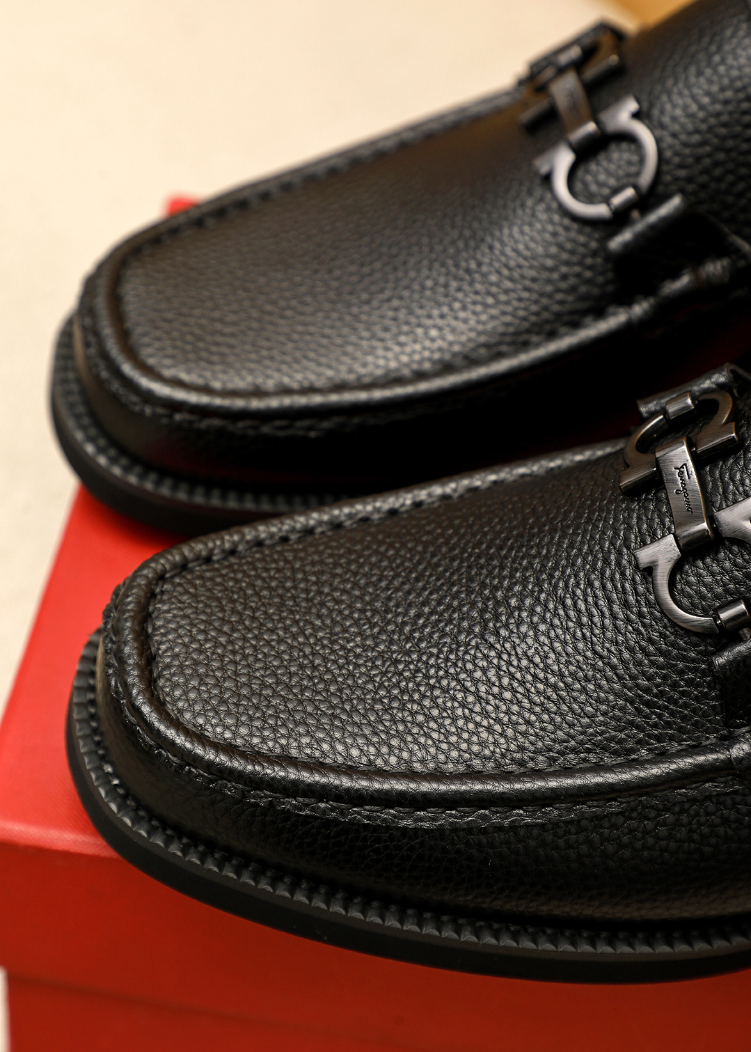 LV men's leather shoes-65