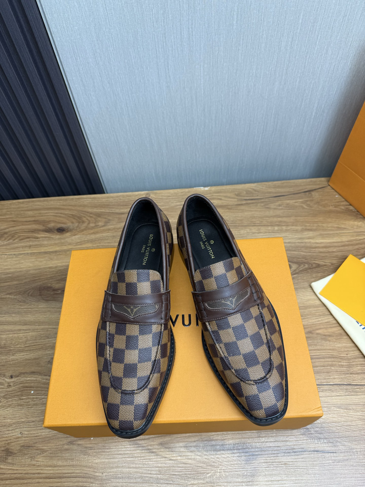 LV women's leather shoes-34