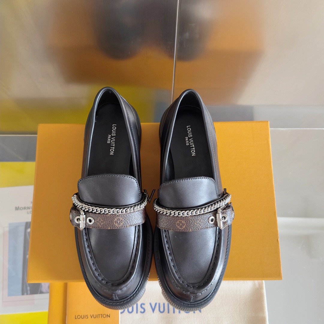 LV women's leather shoes-17