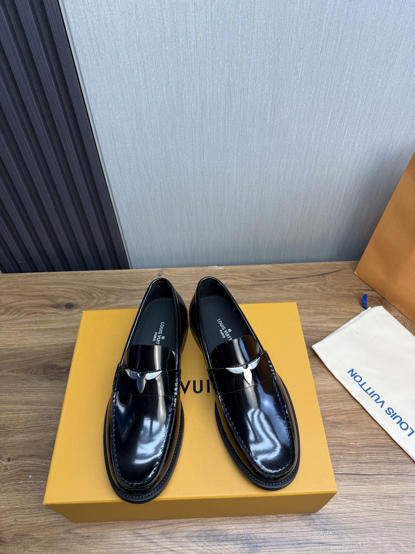 LV men's leather shoes-60