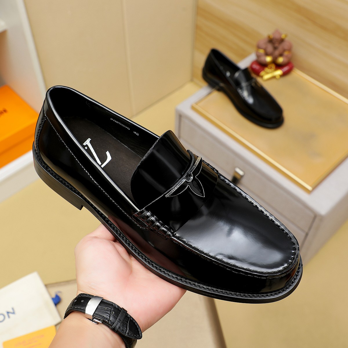 LV men's leather shoes-69