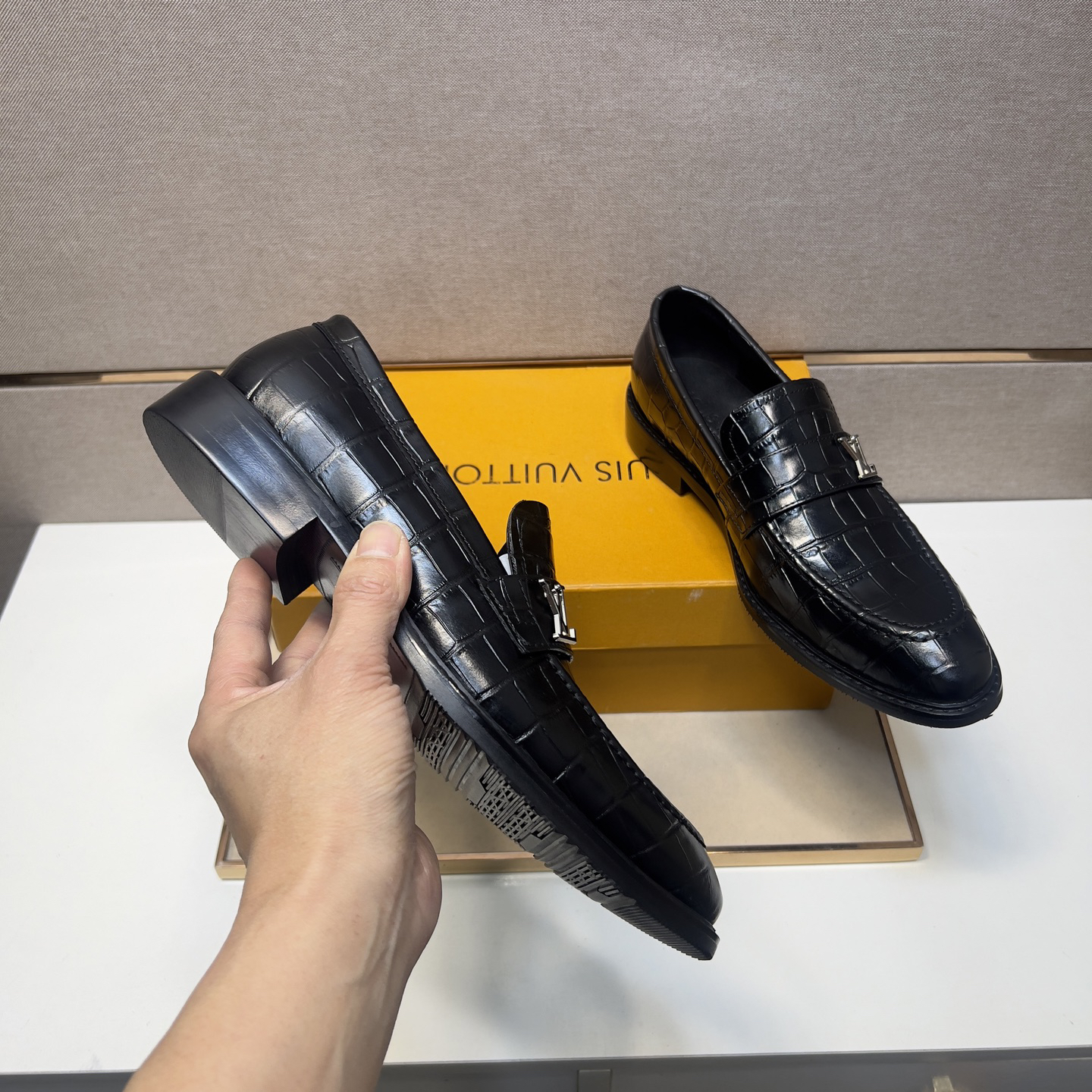 LV men's leather shoes-35