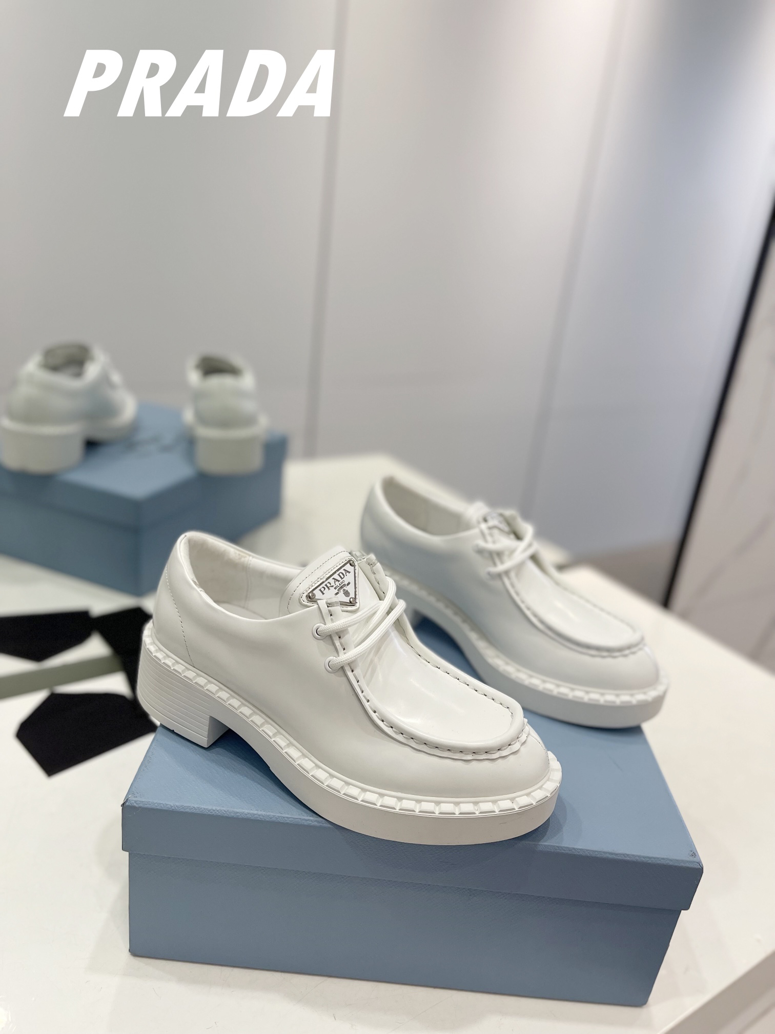 Prada women's leather shoes-3