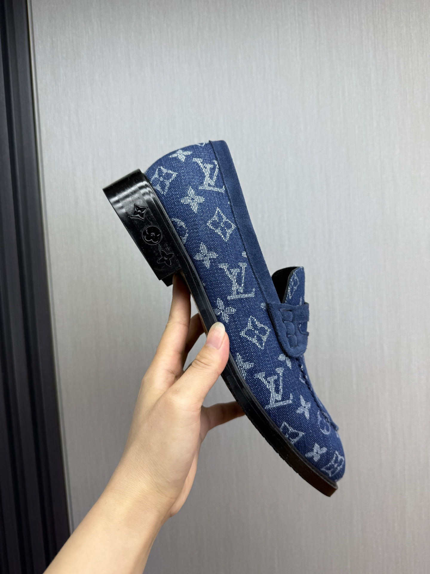 LV women's leather shoes-35