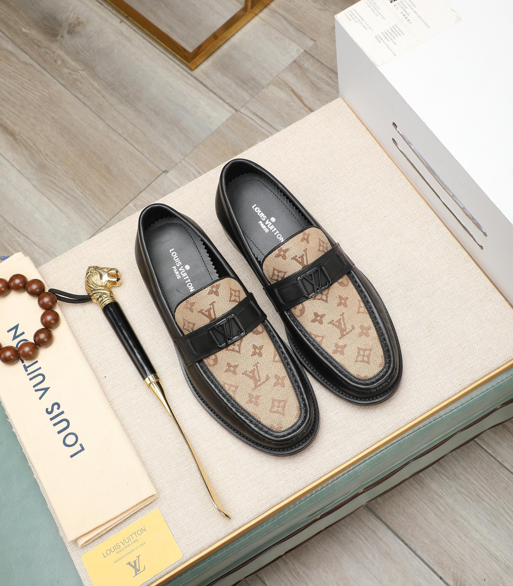 LV men's leather shoes-24