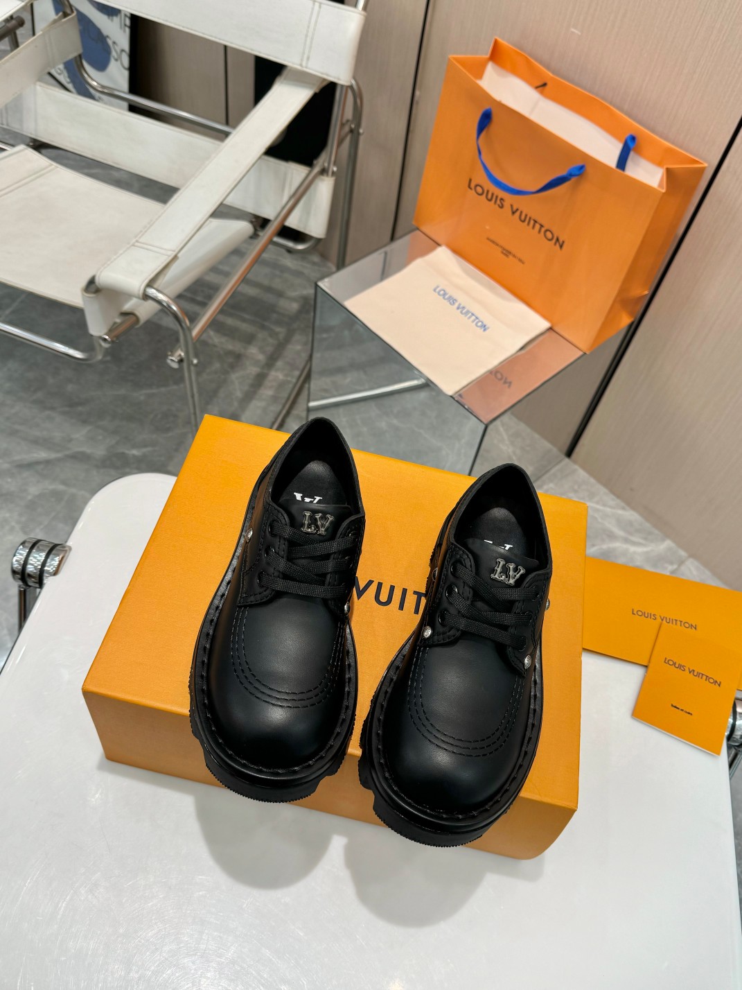 LV women's leather shoes-20