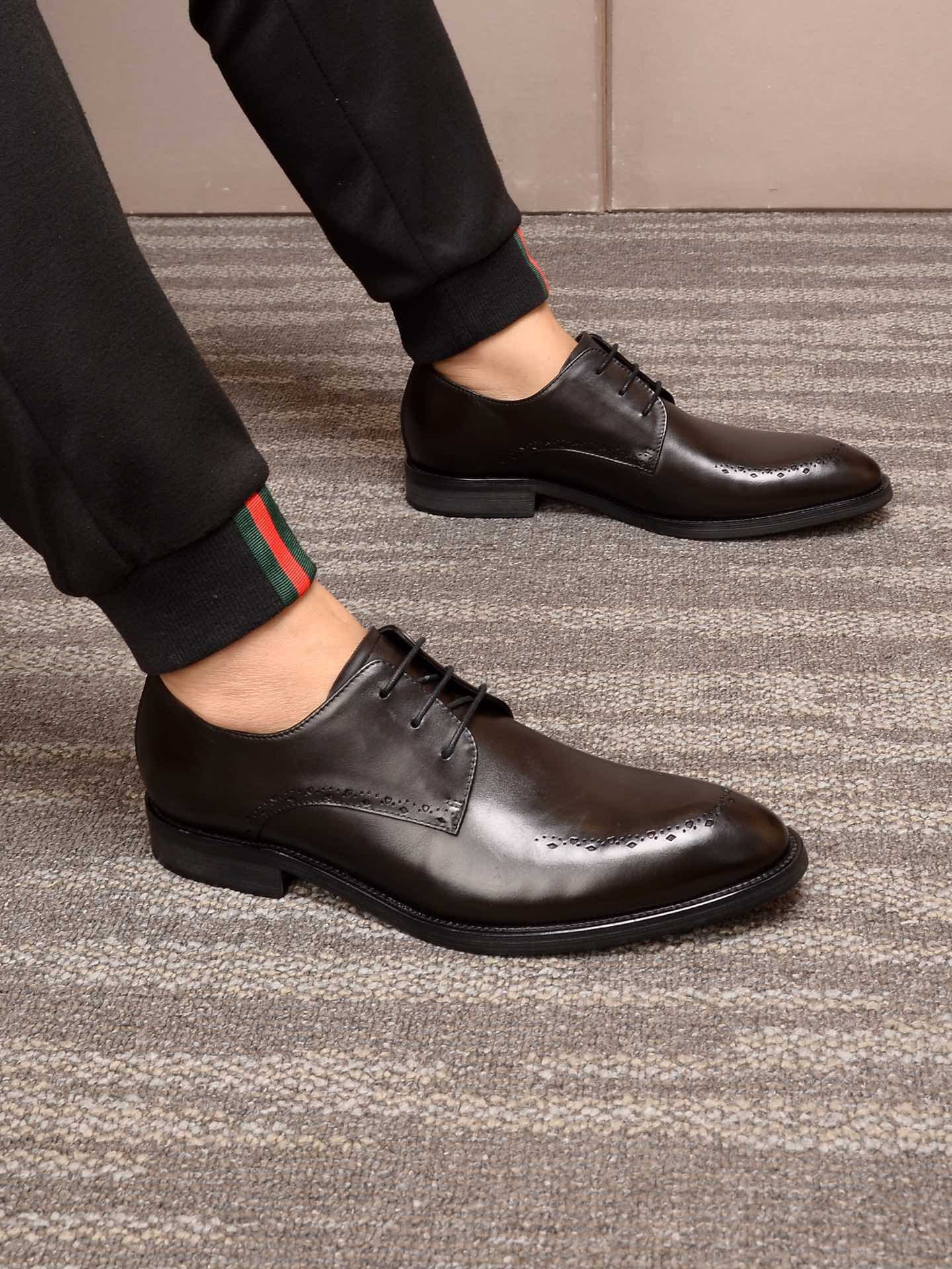 LV men's leather shoes-21