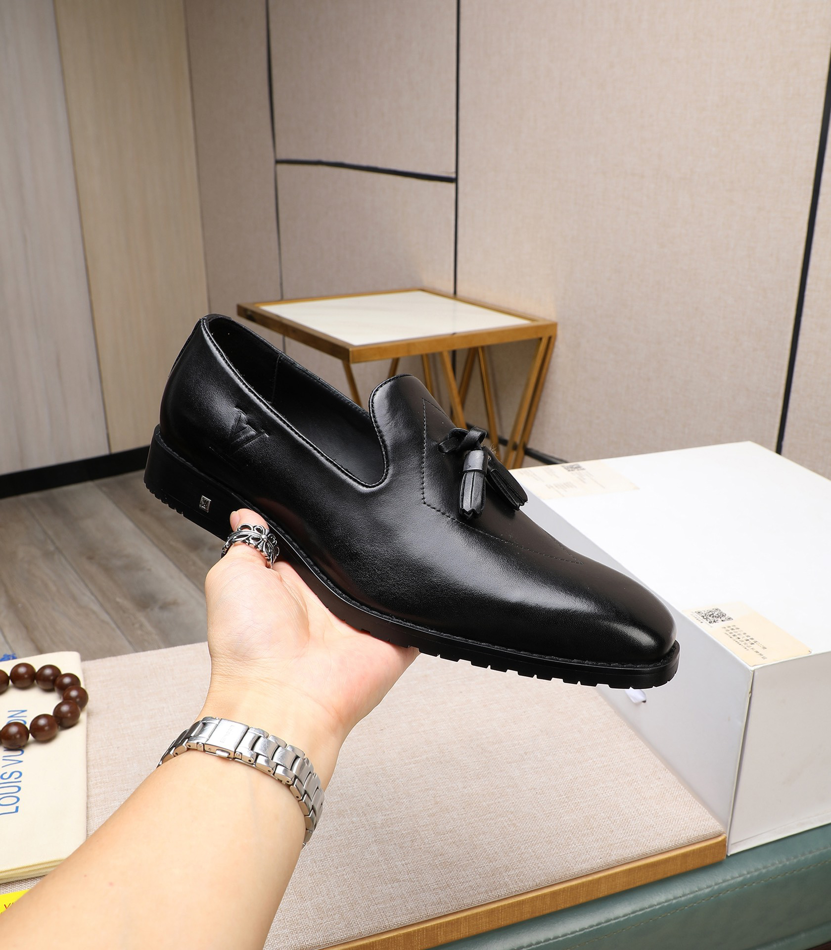 LV men's leather shoes-28