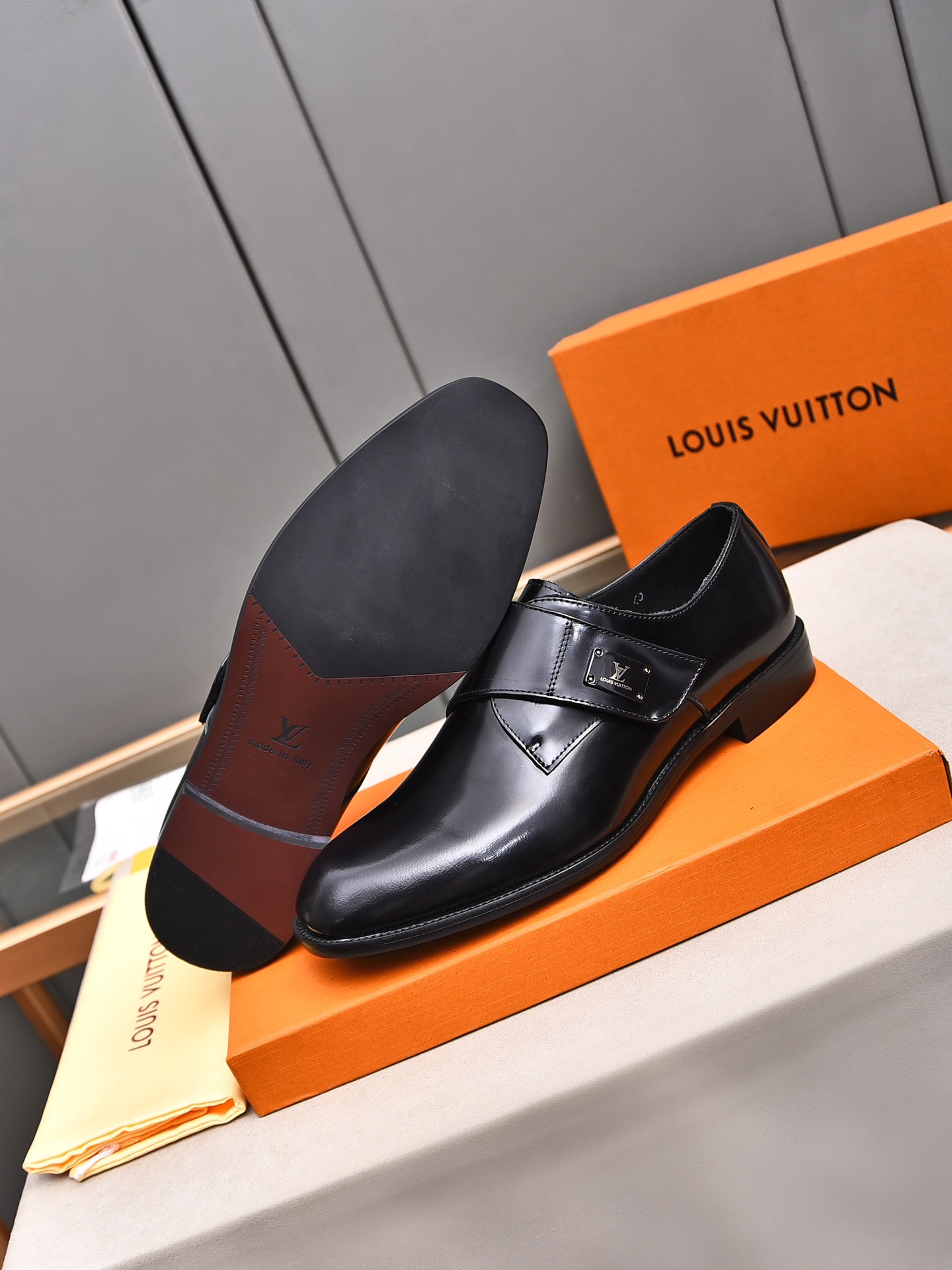 LV men's leather shoes-12