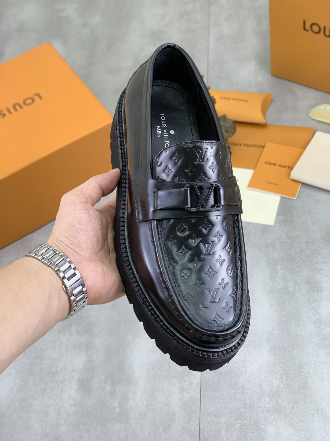 LV men's leather shoes-18