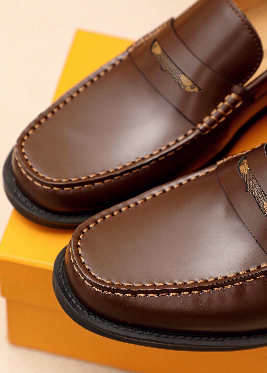 LV men's leather shoes-64