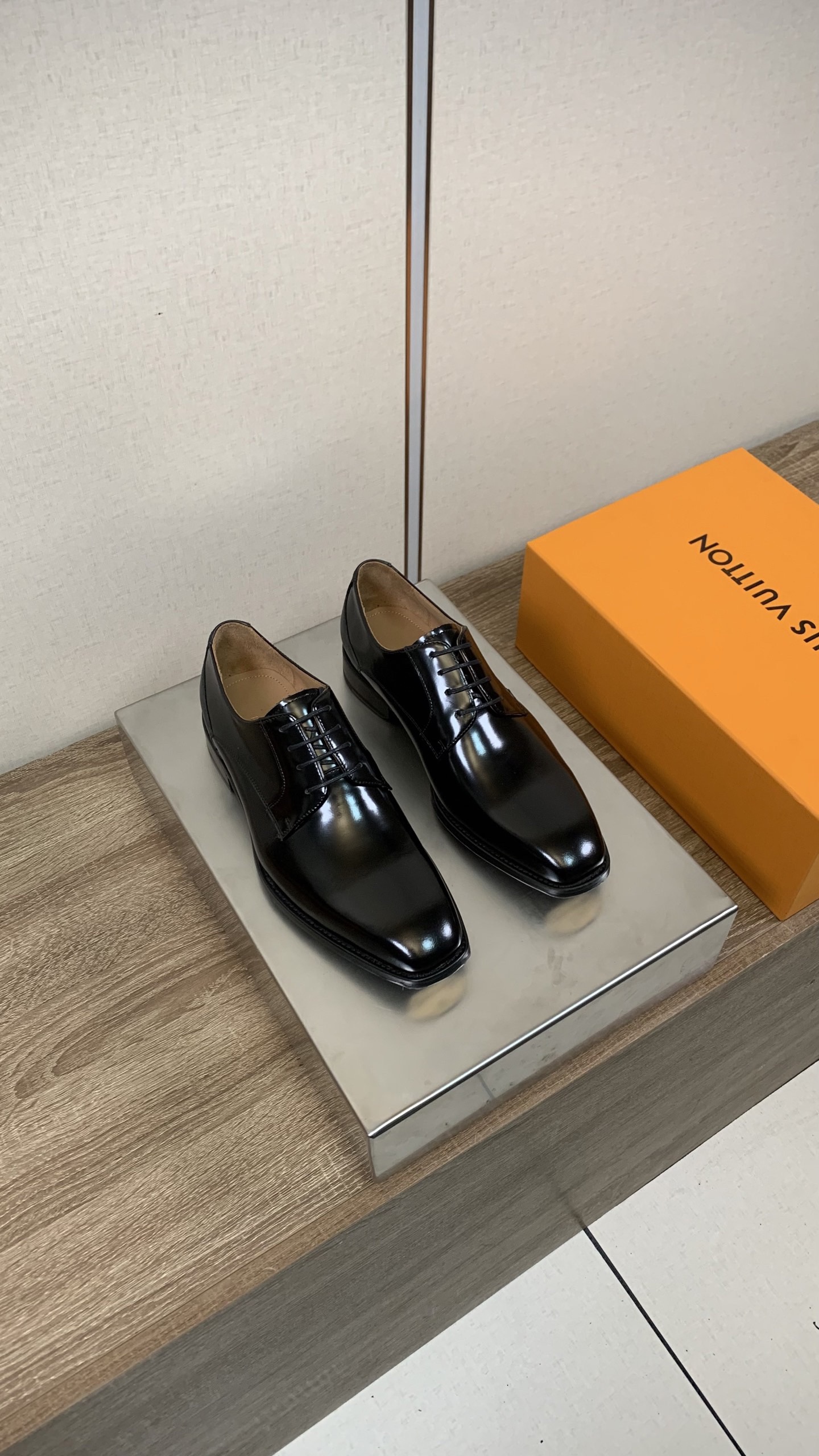 LV men's leather shoes-90