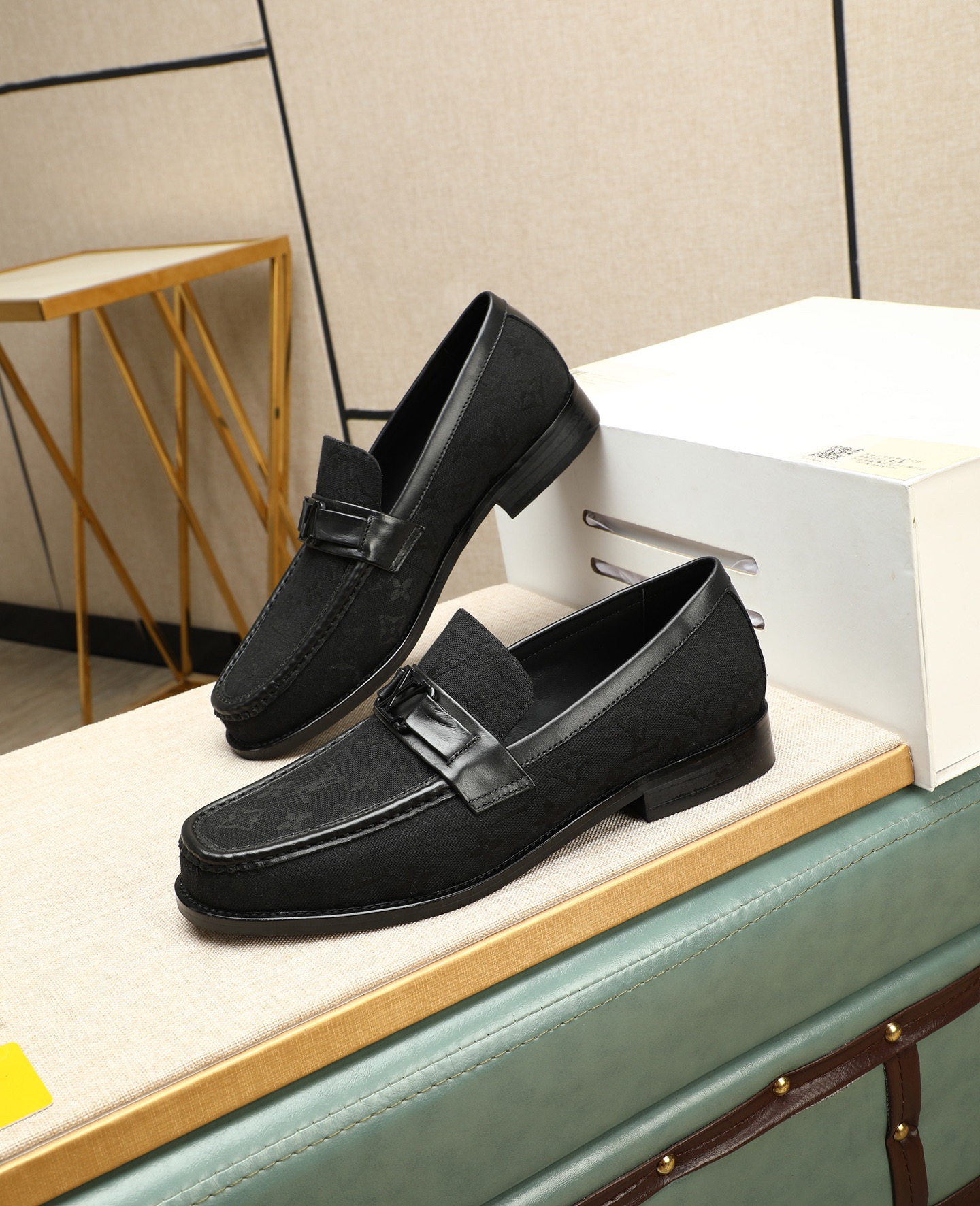 LV men's leather shoes-93