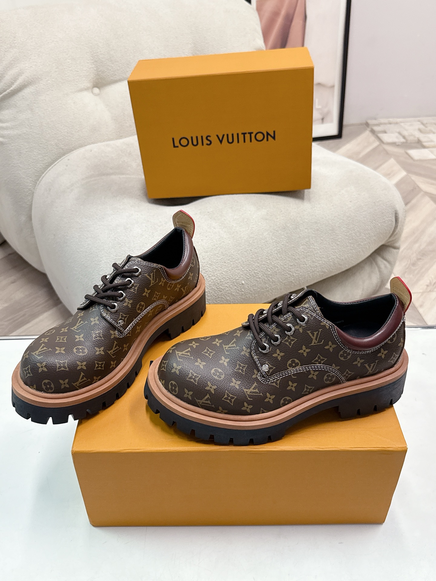 LV men's leather shoes-84