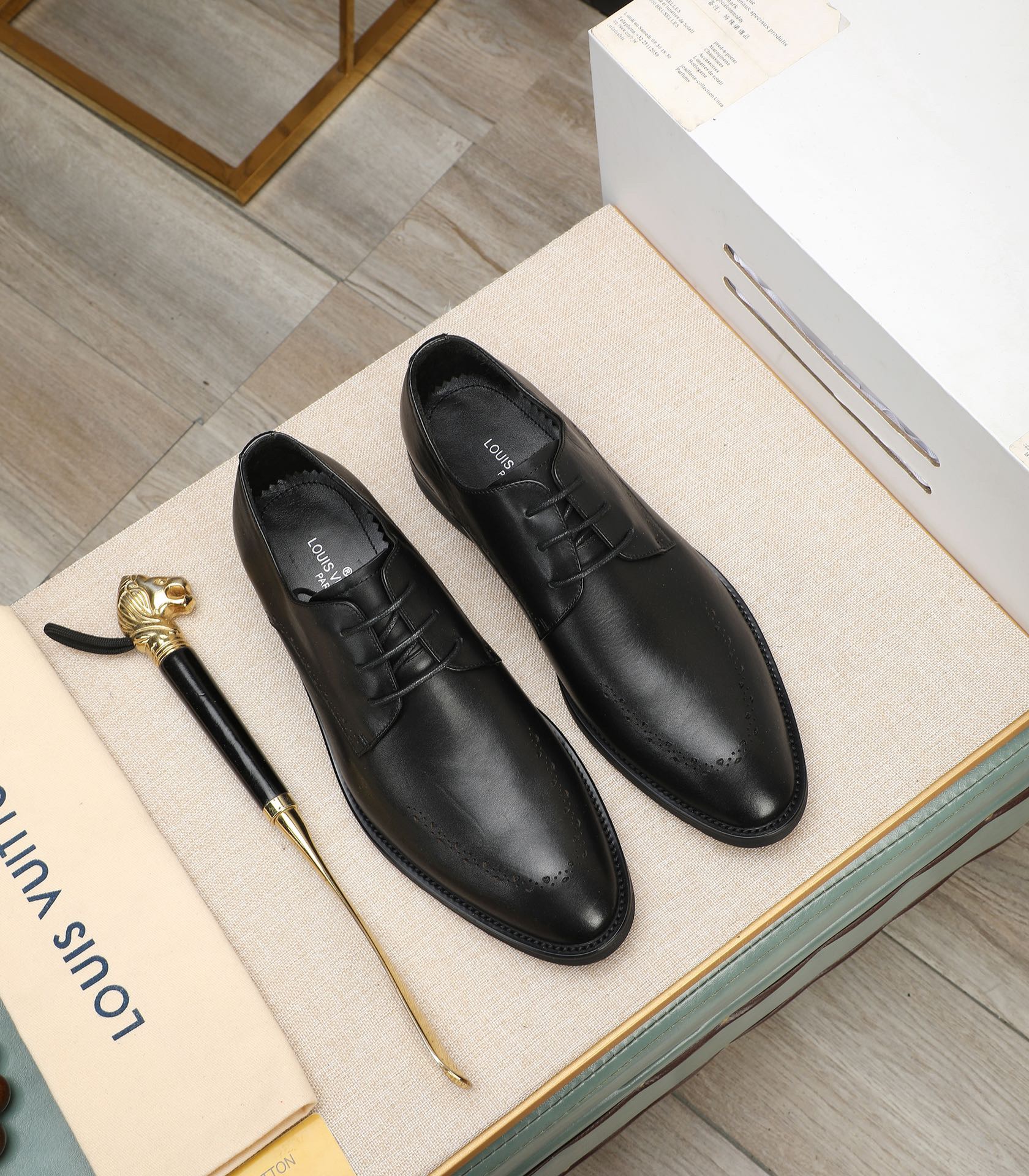 LV men's leather shoes-95