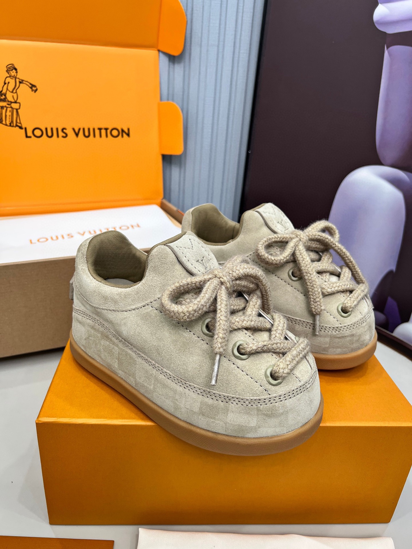 LV women's leather shoes-63